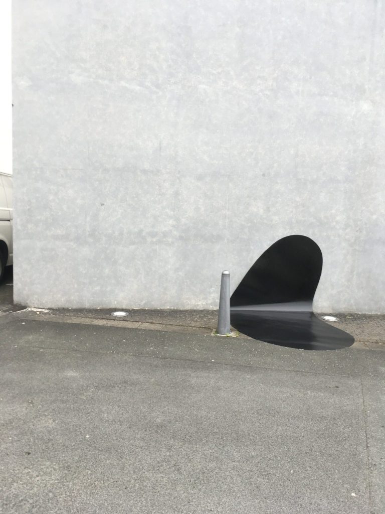 und täglich grüßt, 2021, lackierter pvc
